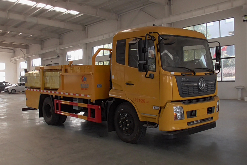 程力威牌CLW5122TFZD6型防撞緩沖車